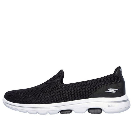 (WMNS) Skechers Go Walk 5 'Black White' 15901-BKW